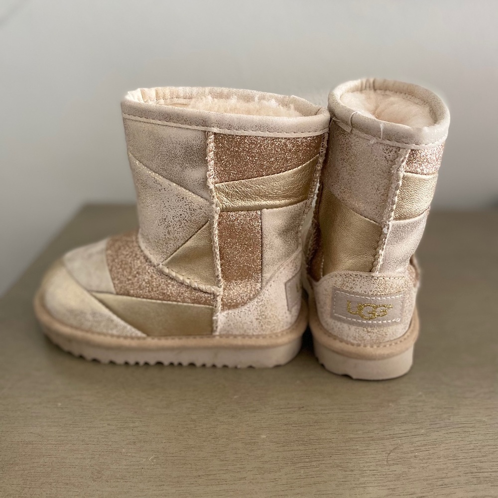Girls UGG Boots size 7, Gold, classic short II patchwork